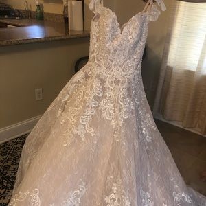 Allure couture wedding dress NEW never worn